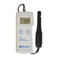 pH / Conductivity / Temperature Professional Portable Meter MI806